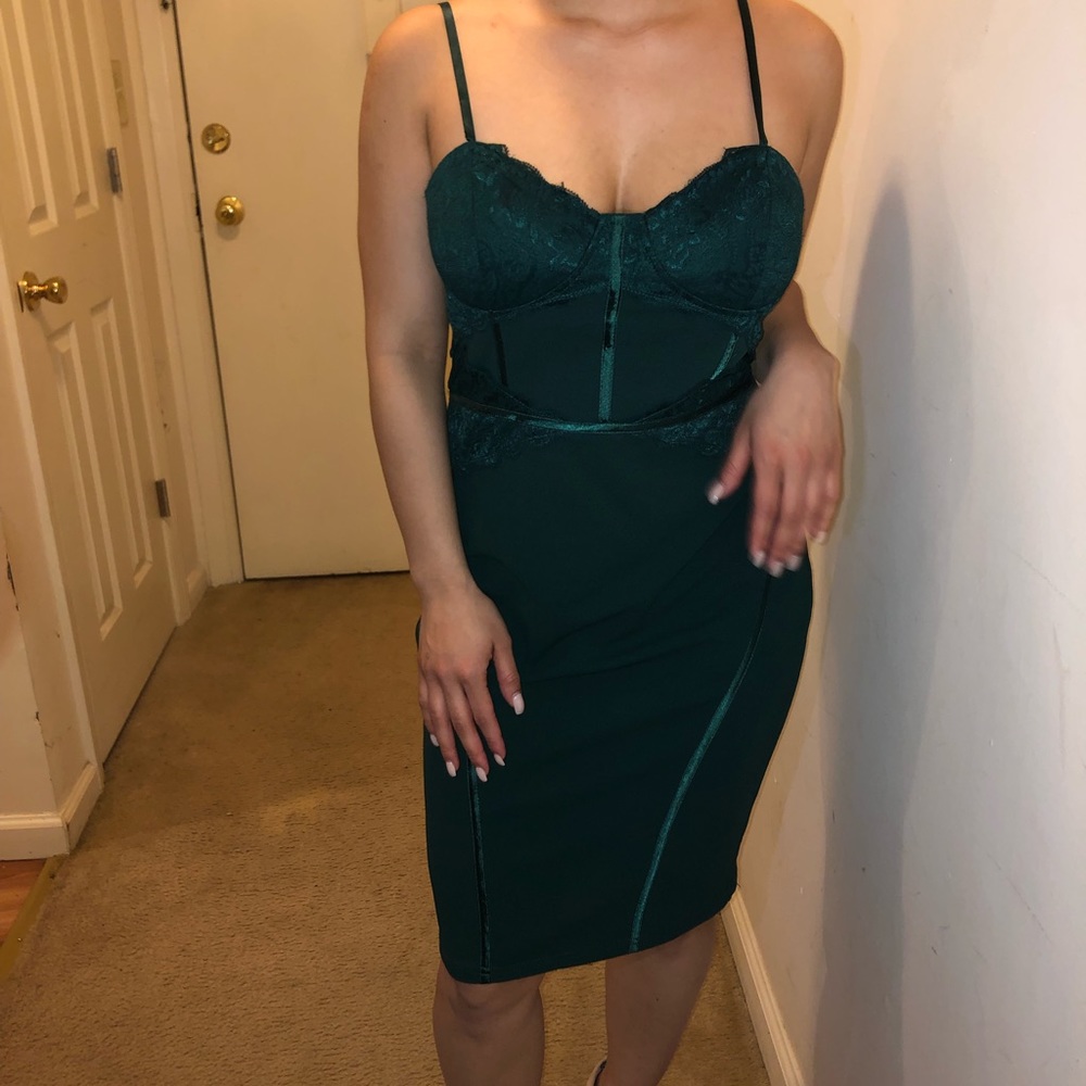 Green dress, lace design